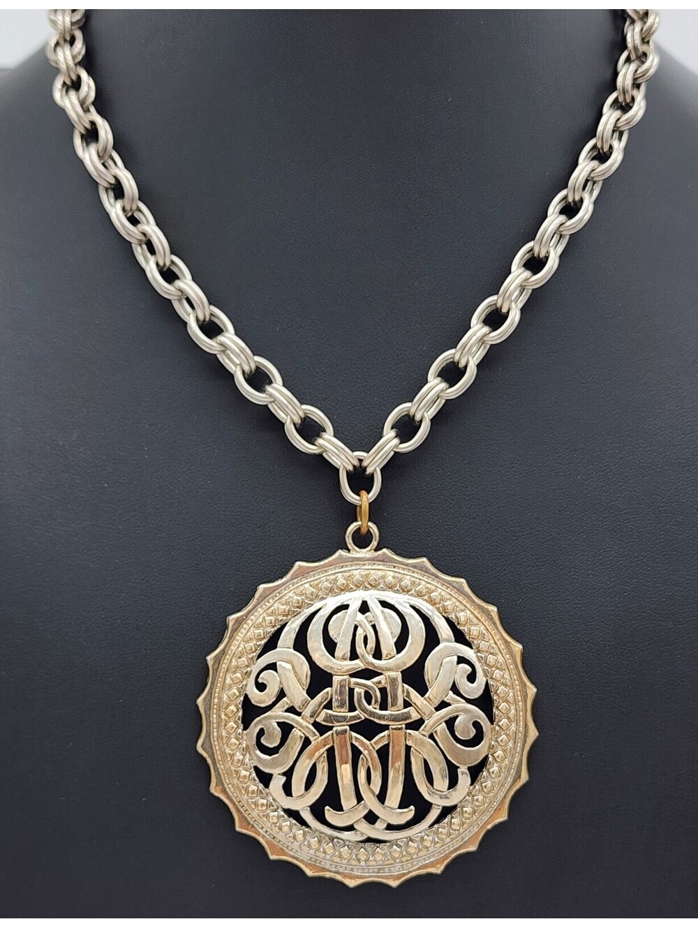 Vintage Monet Gold Medallion Necklace 1970s Arabic Inspired Pendant Chunky Chain - Picture 8 of 11